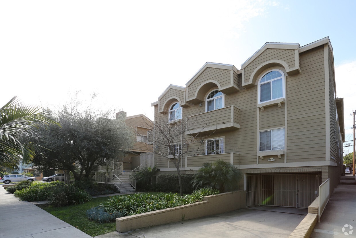 Exterior Garage/Entry - 3647 Jasmine Ave