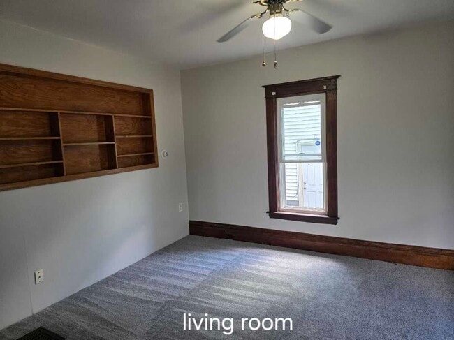Building Photo - 913 Neumaier Ct