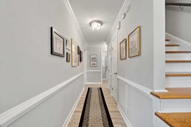 Foto del edificio - 717 Hempstead Ct