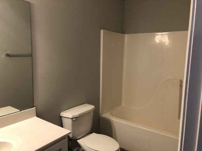 Foto del edificio - 3BD 3BA DUPLEX FOR RENT