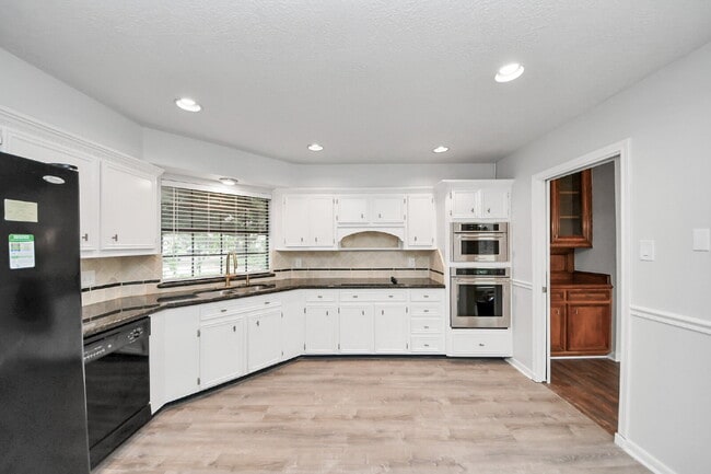 Building Photo - Freshly Remodeled Sugar Land Home with a Garden That Came Ready to Show Off