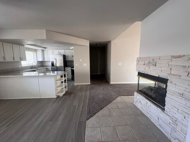Foto del edificio - Gorgeous apartment with granite counter tops!