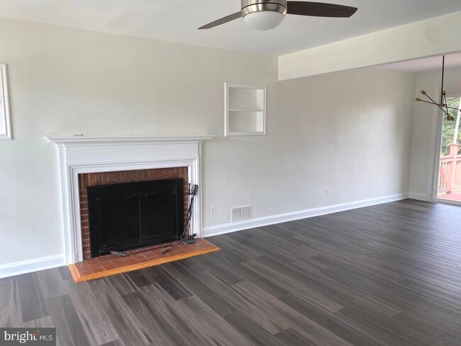 Building Photo - 1307 Malbay Dr