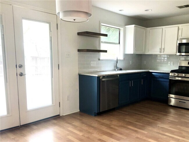 Foto del edificio - 7521 Peabody Dr