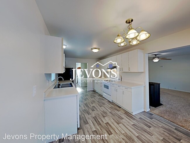 Building Photo - 3 br, 2 bath House - 10061 S Naches Rd