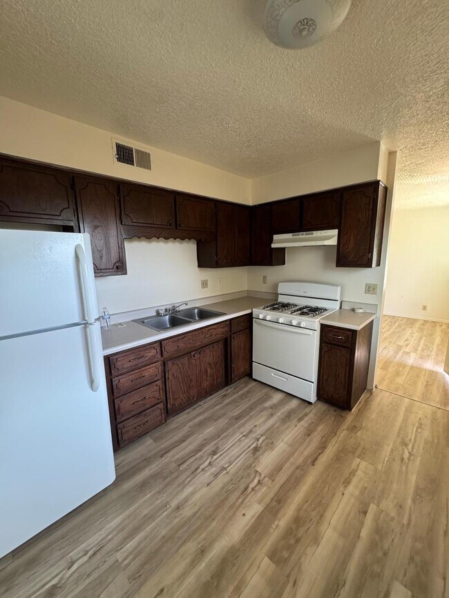 Foto del edificio - 13401 Fruit Ave NE