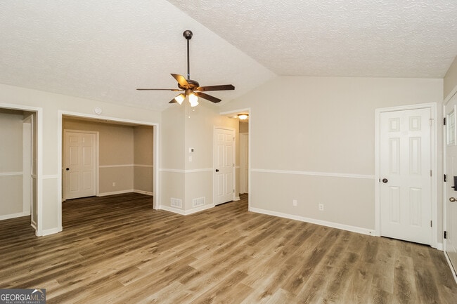 Building Photo - 4336 Hill View Dr