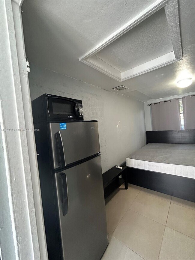 Foto del edificio - 1795 NE 175th St