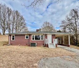 Building Photo - 7 Perry St