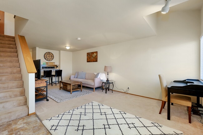 espacio habitable 2 - 9910 Trident Ln NW