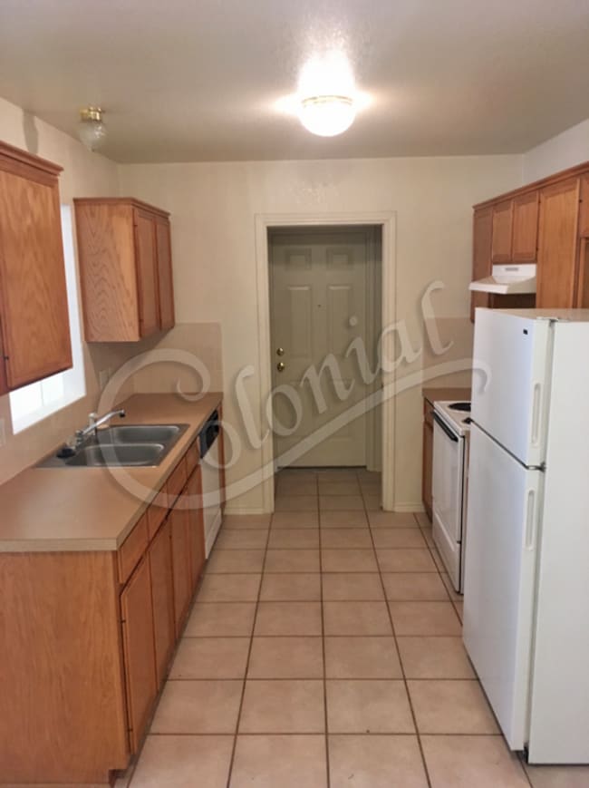 Building Photo - 4604 Bowles Dr