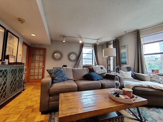 Foto del edificio - Market & Faneuil Brighton Rowhouse 1-Bed w...