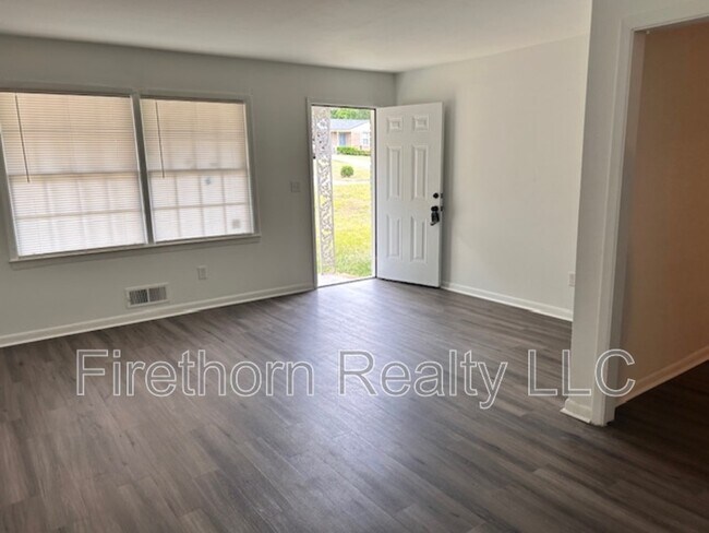 Foto del edificio - 2418 Sumac Dr