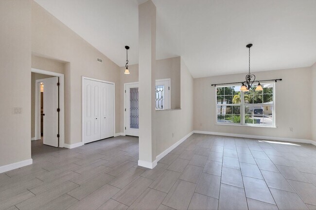 Building Photo - South Venice Annual Pool Home for Rent