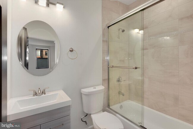 Foto del edificio - 3558 11th St NW