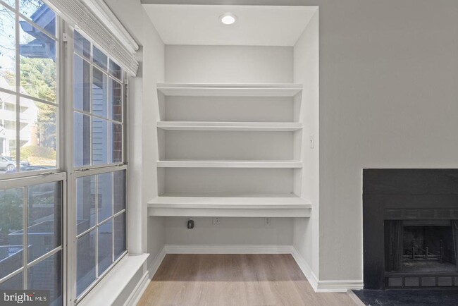 Building Photo - 3909 Penderview Dr