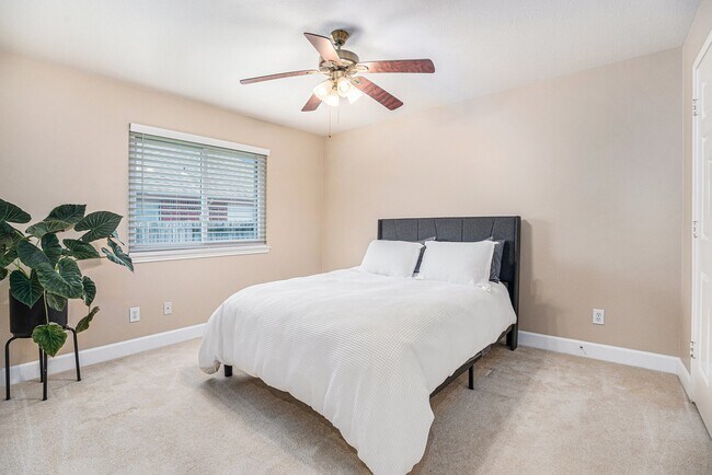 Foto del edificio - 618 Bay Oaks Dr
