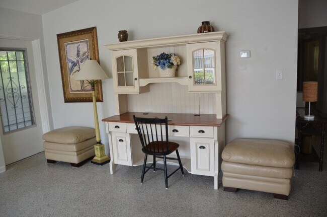 Building Photo - 6034 Linneal Beach Dr