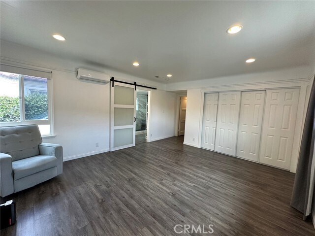 Foto del edificio - 6125 Sultana Ave