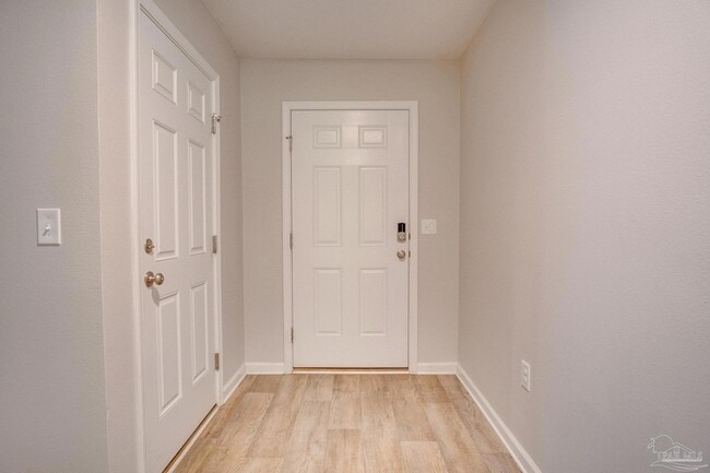 Building Photo - 7818 Lakeside Oaks Dr