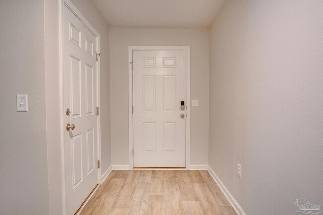 Foto del edificio - 7818 Lakeside Oaks Dr