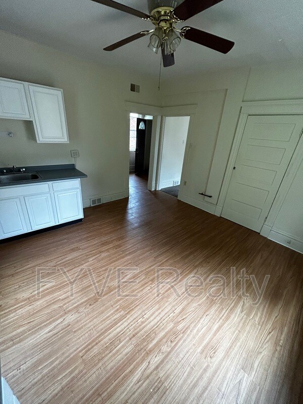 Foto del edificio - 105 E Meyers St 2nd Fl