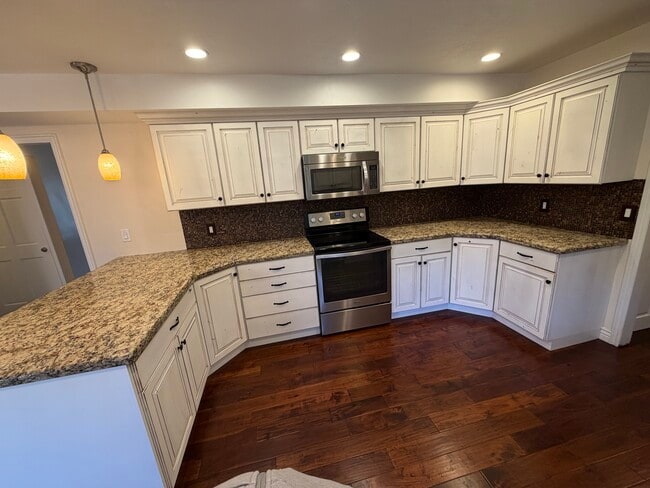 Foto del edificio - 8670 Snow Mountain Dr