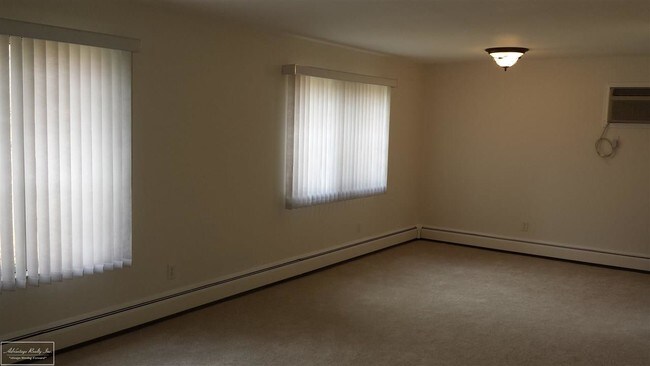 Foto del edificio - 46027 Vanker Ave