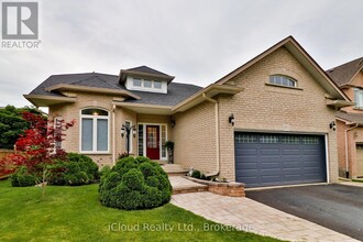 Building Photo - 271 Ryerson Crescent