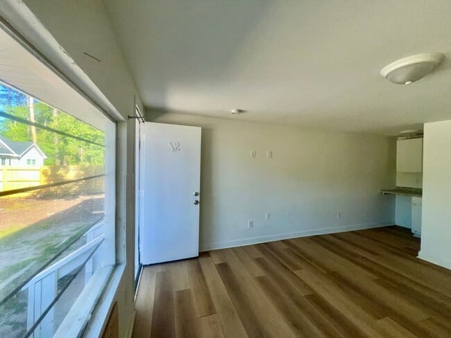 Building Photo - Affordable Studio Near Downtown Myrtle Bea...