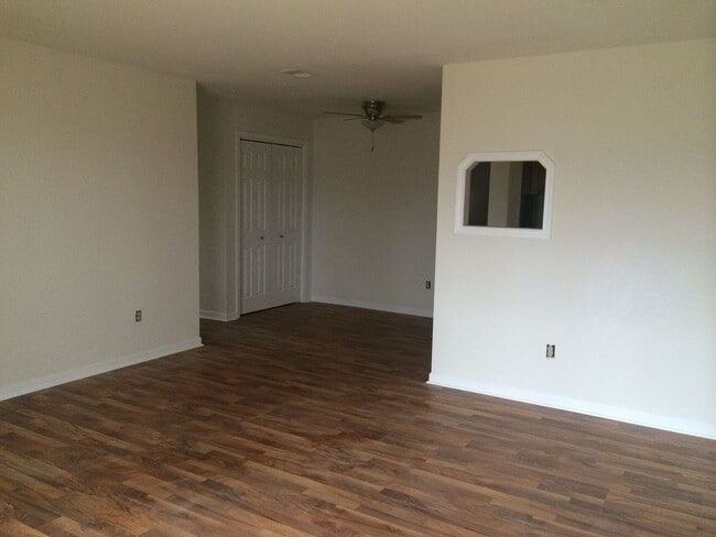 Building Photo - Spacious Stoughton two-bedroom apartment homes plus den