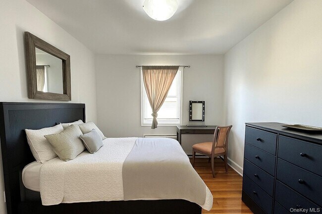 Foto del edificio - 22 Pleasant Pl