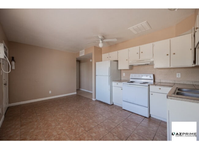 Building Photo - $250 OFF FIRST MONTH'S RENT MOVE IN SPECIA...