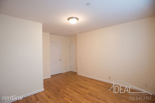 Foto del edificio - 579 Warren St