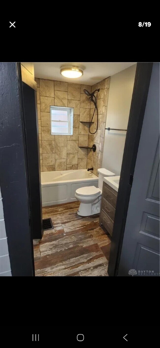 Building Photo - 229 Park Dr