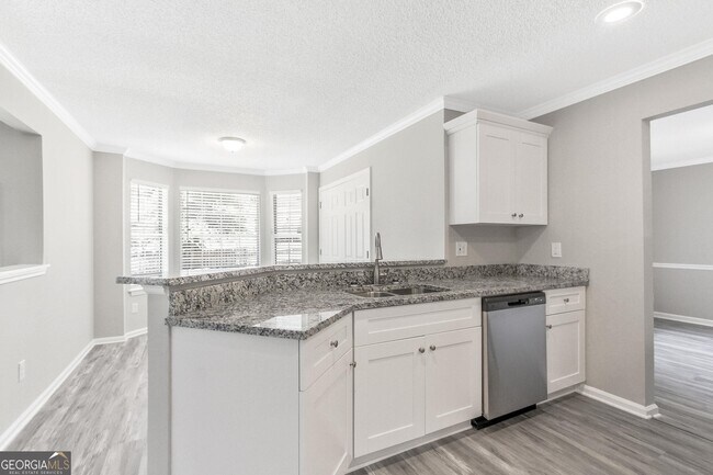 Building Photo - 6372 Phillips Ct