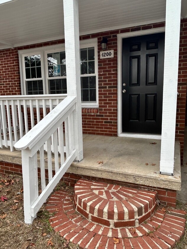 Primary Photo - 1200 Elm St