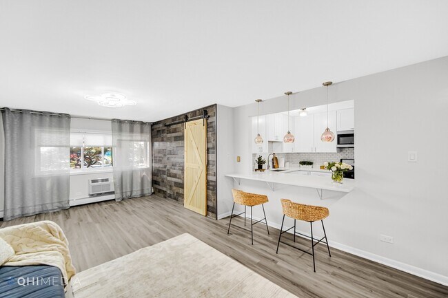 Building Photo - 726 Dempster St