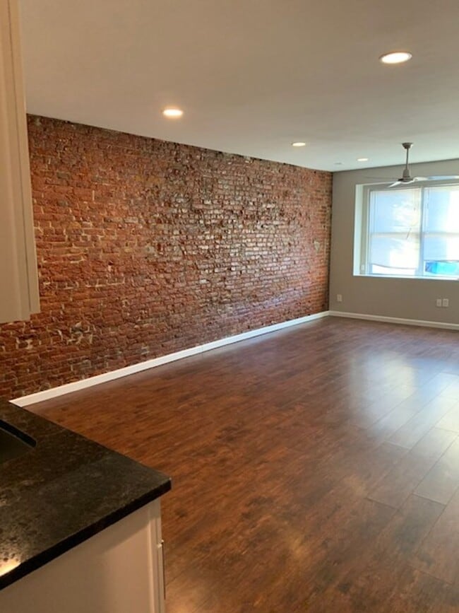 Building Photo - 2419 Frankford Ave