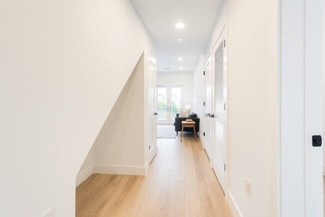 Foto del edificio - 716 L St SE