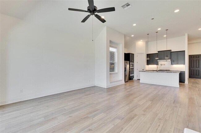 Foto del edificio - 300 Barrel Bnd, Andice, TX 78628 - 4 BR 3 ...