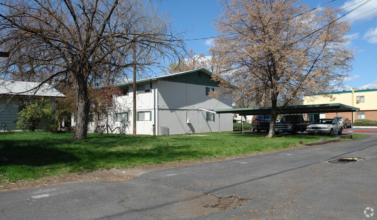 Primary Photo - 721-781 W Belmont St
