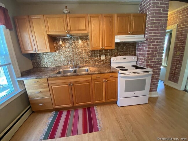 Building Photo - 114 Nooks Hill Rd
