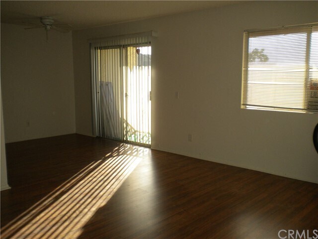 Foto del edificio - 23601 Golden Springs Dr