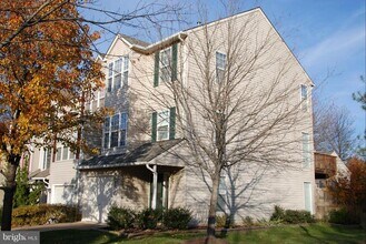 Building Photo - 13500 Darter Ct
