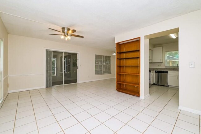 Foto del edificio - 123123 Woodleigh Ave
