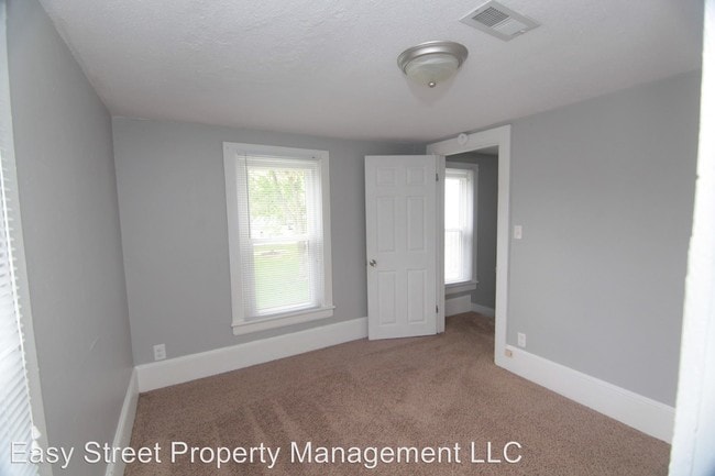 Building Photo - 4 br, 1 bath House - 208 Clark St(Posey)