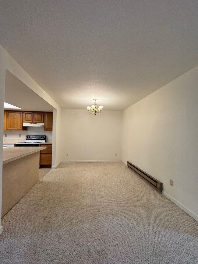 Foto del edificio - Cozy 2 Bed 1 Bath Condo, Wensley Court Fac...