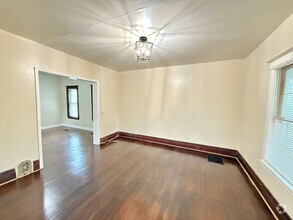 Building Photo - 366 Seward St
