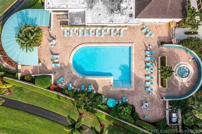 Building Photo - 5355 10th Fairway Dr